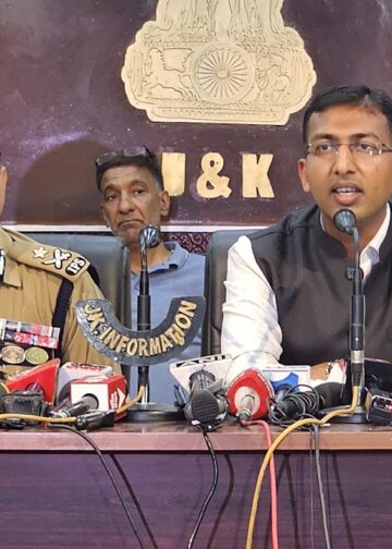Over 26,000 devotees pay obeisance: Div Com