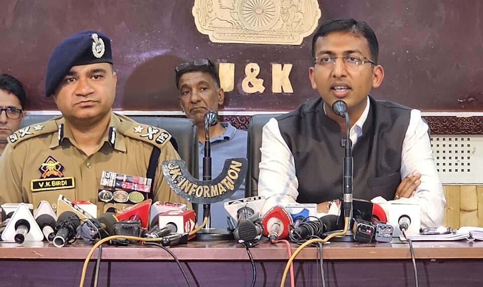 Over 26,000 devotees pay obeisance: Div Com