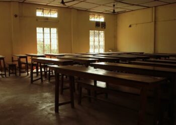 === The Ghosts of Education ===  Over 1,500 J&K schools crippled by empty desks, lone teachers