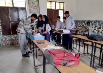 The silent ‘digital overdose’ in Kashmir classrooms