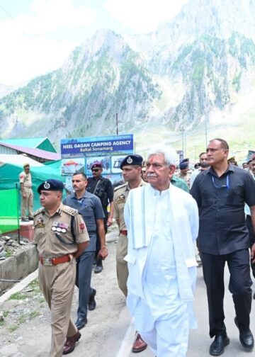 Amarnath Yatra living symbol of aspirational Jammu & Kashmir: LG Sinha