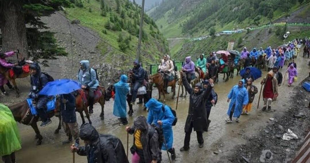 Amarnath Yatra sets new record, crosses 3 lakh pilgrims in 12 days