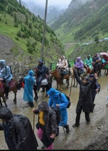 Amarnath Yatra sets new record, crosses 3 lakh pilgrims in 12 days