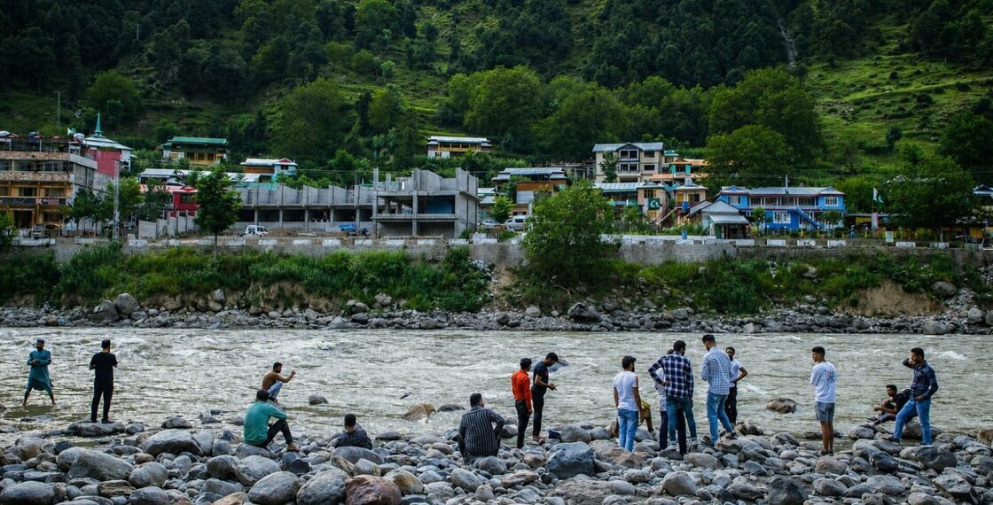 Once known for gun battles, Keran now draws thousands of tourists