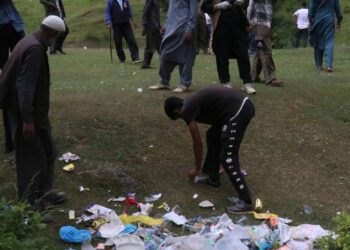 Tourist boom leaves trail of plastic waste across offbeat destinations