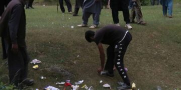 Tourist boom leaves trail of plastic waste across offbeat destinations