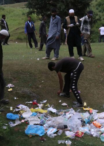 Tourist boom leaves trail of plastic waste across offbeat destinations