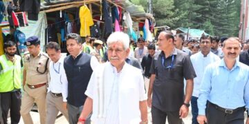 Amarnath Yatra 2026 : 3.5 lakh pilgrims pay obeisance at holy cave in first 15 days: LG Sinha