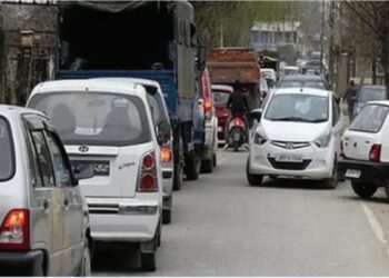 Wrong parking top reason behind Srinagar traffic jams: RTO Kashmir