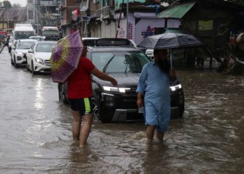 Crores down the drain : Srinagar submerged after hours of rain