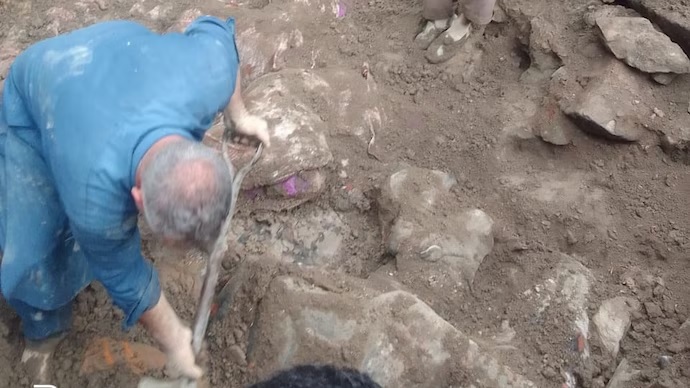 Rain fury claims nine more lives, toll reaches 21; seven of two families buried in Poonch landslide