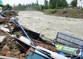 5 killed, roads shut, rivers in spate as heavy rain lashes J&K