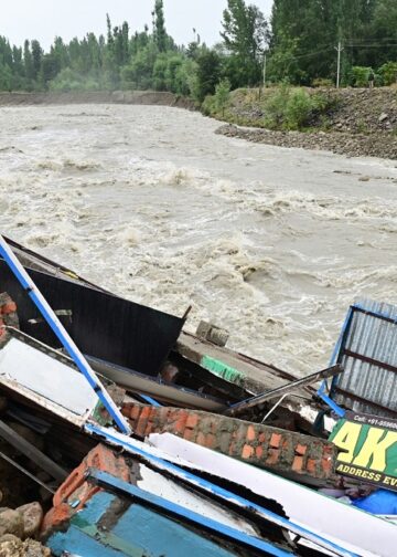 5 killed, roads shut, rivers in spate as heavy rain lashes J&K