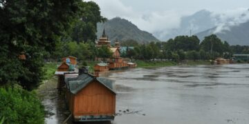 Jhelum receding; all major gauges safe