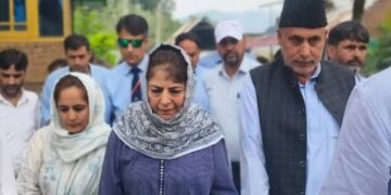 Mehbooba visits slain policeman’s family
