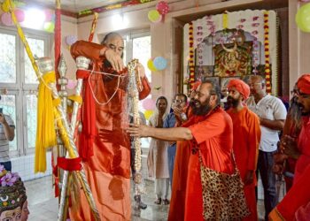 Chhari Mubarak begins final pilgrimage to Amarnath cave shrineC