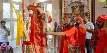 Chhari Mubarak begins final pilgrimage to Amarnath cave shrineC