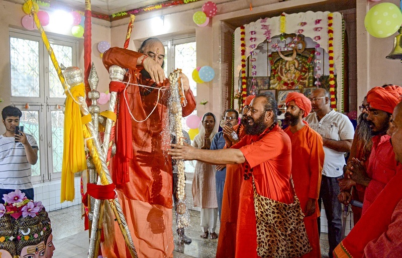 Chhari Mubarak begins final pilgrimage to Amarnath cave shrineC