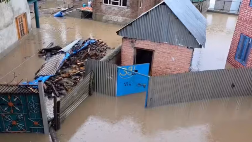 Heavy rain triggers flooding in Shopian; cloudburst hits Kishtwar, Ladakh’s Minamarg