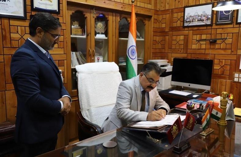 Prof. Anurag Misra assumes charge as Director, NIT Srinagar