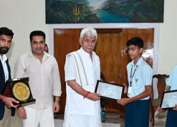 LG Sinha meets The Asian School students