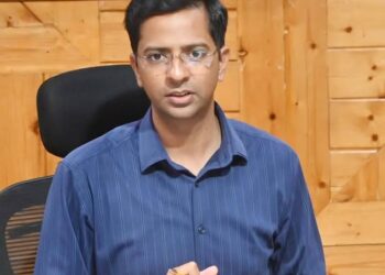 DDC Shopian convenes review meeting to assess status of approved projects