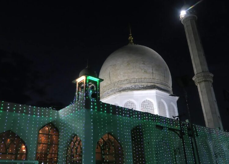 Dargah Hazratbal glows with lights, prayers on Milad-un-Nabi (SAW) eve