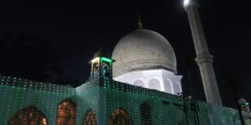 Dargah Hazratbal glows with lights, prayers on Milad-un-Nabi (SAW) eve