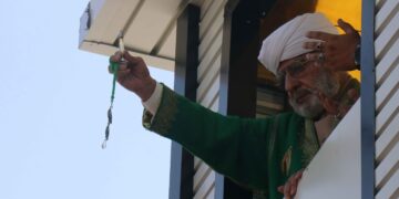 Ocean of devotion sweeps through Hazratbal on Friday following Eid-e-Milad prayers