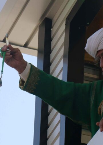 Ocean of devotion sweeps through Hazratbal on Friday following Eid-e-Milad prayers