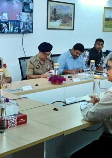 Review SoPs established to protect labourers from outside J&K: LG Sinha directs DCs, SSPs  