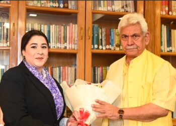 Adv Heena calls on LG Sinha