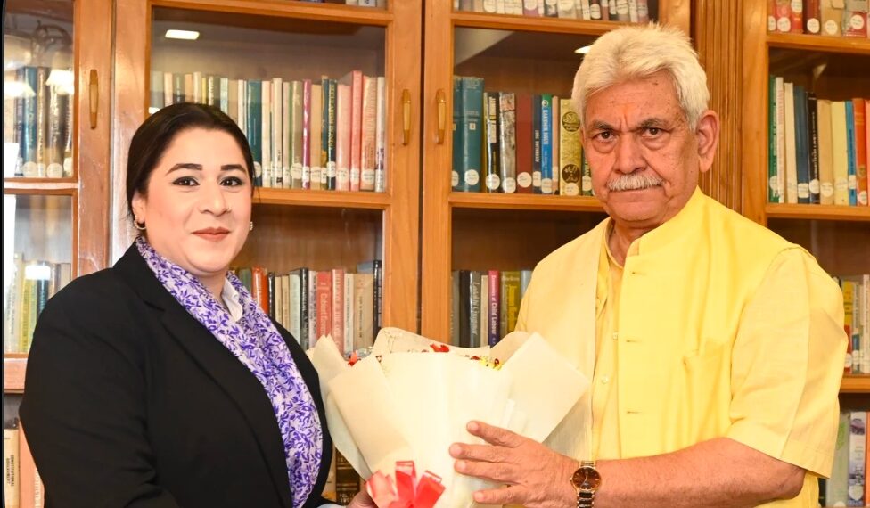 Adv Heena calls on LG Sinha