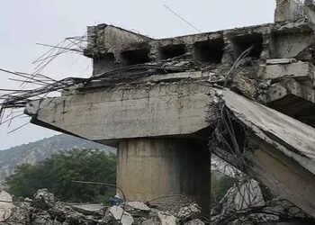 One killed, three injured in Vijaypur flyover collapses