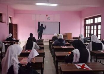 ‘J&K Govt school teaching staff plummets by over 4,800’