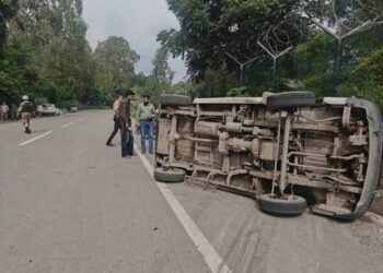 Man killed, 11 injured in Rajouri accident