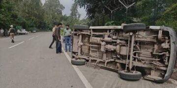 Man killed, 11 injured in Rajouri accident