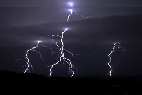 Lightning strike kills two in Anantnag