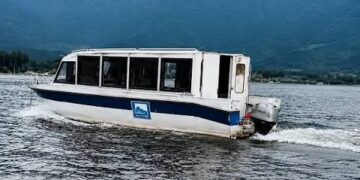 Cruise boat returns to Dal Lake after 8 years