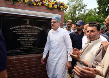 CM Omar lays foundation for Wussan Bangil fruit, veggie mandi