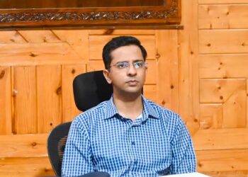 DC Shopian chairs meeting on setting up De-Addiction Centre