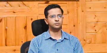 DC Shopian chairs meeting on setting up De-Addiction Centre