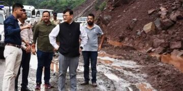 DC Udhampur inspects condition of NH-44, directs speedy debris clearance