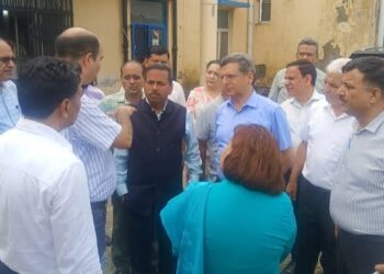 Anil Kumar visits migrant colonies at Jagti, NAGROTA