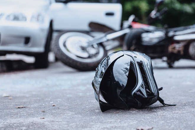 Man killed, pillion rider injured in Hajin road accident