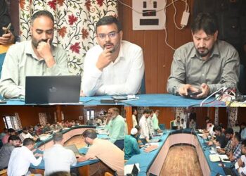 DC reviews Farmer’s ID Generation Camp under Agristack project in Kulgam