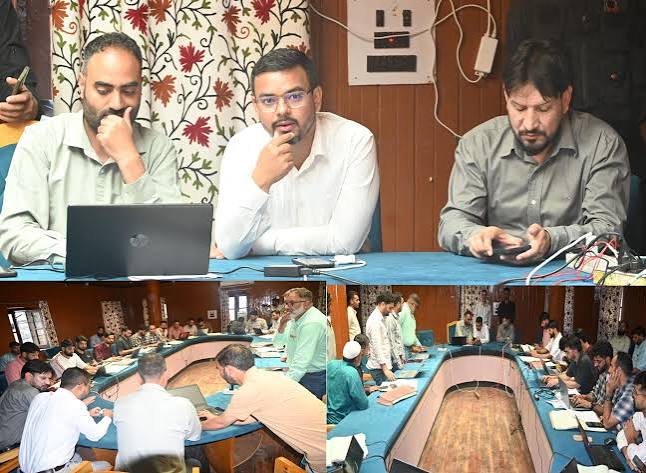 DC reviews Farmer’s ID Generation Camp under Agristack project in Kulgam