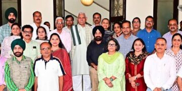 Delegation calls on LG Sinha