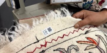 GI QR labelling begins at Quality Control Lab of Handicrafts Dept