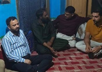 Gawran Cloudburst : Senior officers from district Admin visit bereaved families, extend condolences, assure all possible assistance